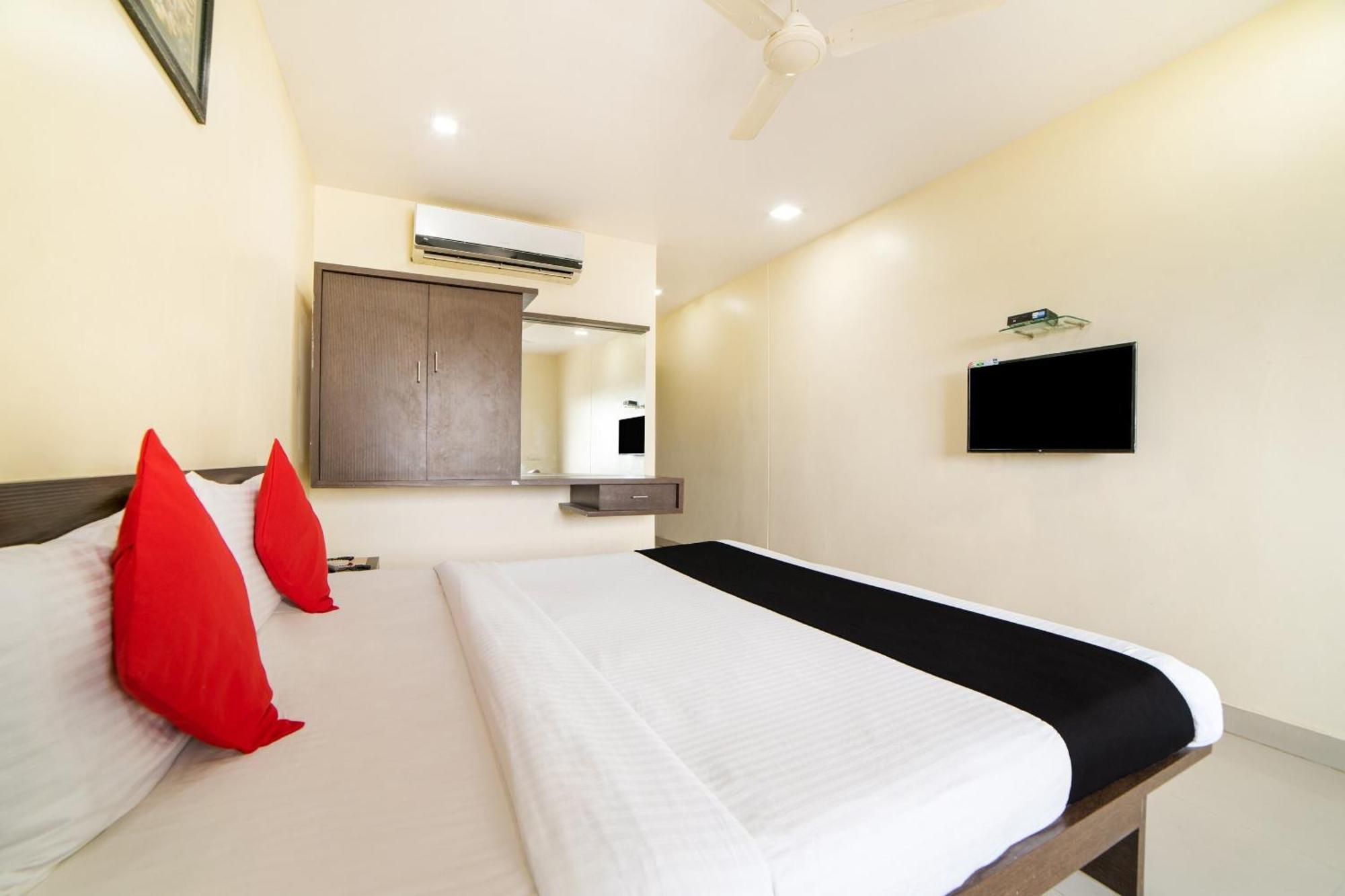 Super Capital O Raaga Grand Hotel Hyderabad Exterior photo